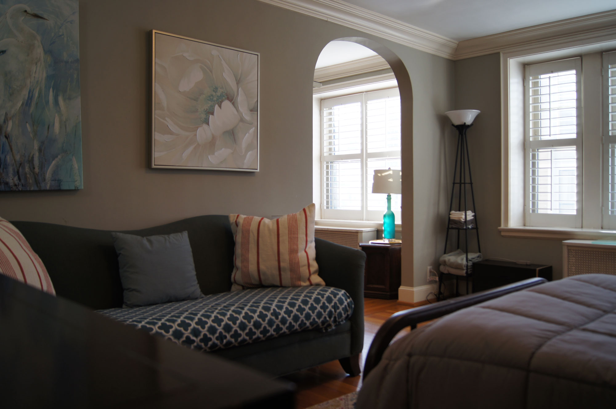 The L-Suite Furnished Apartment Delaware Avenue in Buffalo